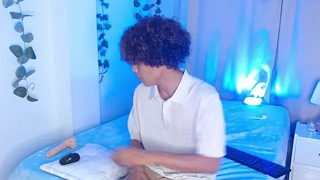 Snapshot of nickolas_moon chatting on February 4, 10:34 pm nickolas moon online show from February 4, 10:34 pm