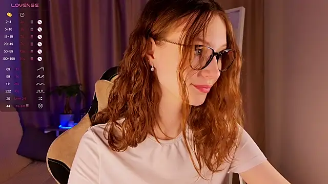 Snapshot of AliseVine chatting on February 9, 6:26 pm AliseVine online show from February 9, 6:26 pm