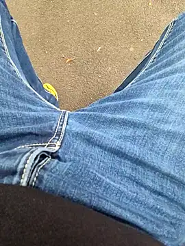 Snapshot of kisbiro77777 chatting on October 9, 7:42 am kisbiro77777 online show from October 9, 7:42 am