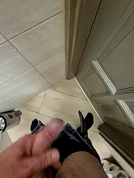 Snapshot of kisbiro77777 chatting on October 2, 5:49 pm kisbiro77777 online show from October 2, 5:49 pm