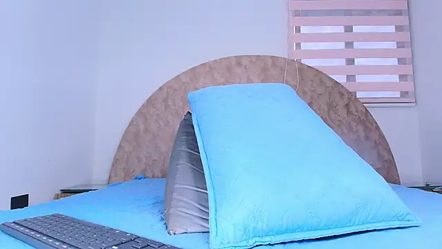 Snapshot of anisha_x chatting on July 4, 7:18 pm anisha x online show from July 4, 7:18 pm