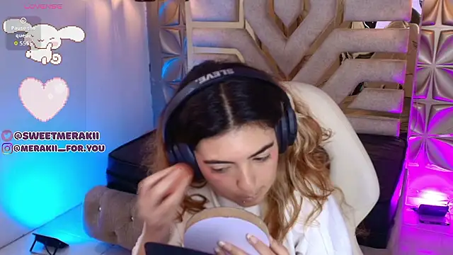 meraki fraise online show from January 8, 3:45 am