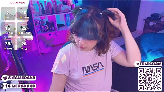 Snapshot of meraki_fraise chatting on June 20, 8:14 pm meraki fraise online show from June 20, 8:14 pm