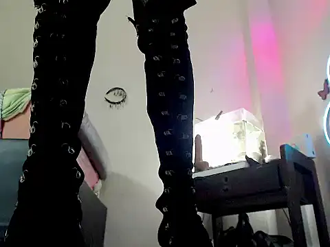 kimkardasha98 online show from April 7, 11:17 pm