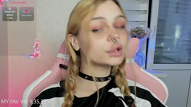 shy melony online show from April 18, 6:32 pm