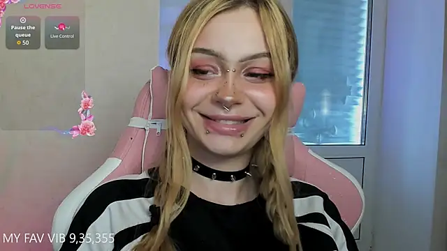 shy melony online show from April 22, 1:29 pm