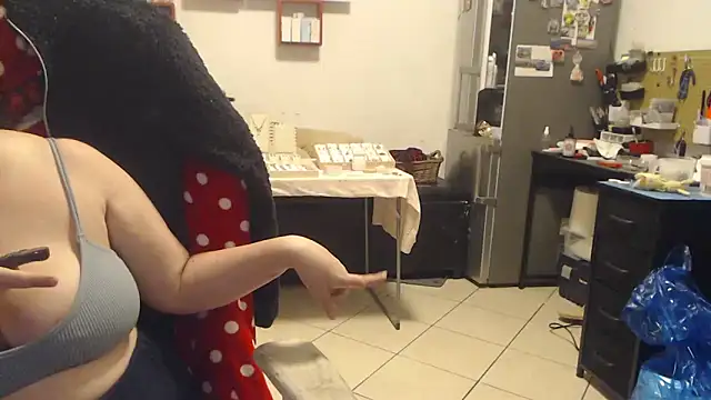 valerysexy online show from October 31, 11:11 pm