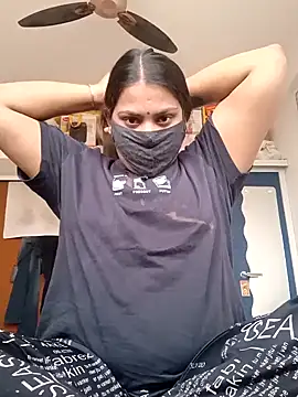 Hotmilfxox online show from December 18, 7:15 am