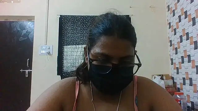Hotmilfxox online show from June 10, 8:26 am