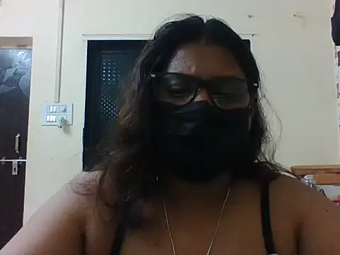 Hotmilfxox online show from May 28, 5:41 pm