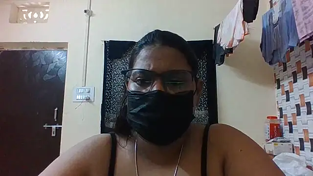Hotmilfxox online show from June 19, 8:09 am