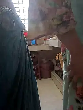 Snapshot of Desi_Best_Anal chatting on February 20, 3:45 am Desi Best Anal online show from February 20, 3:45 am