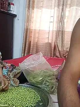 Snapshot of Desi_Best_Anal chatting on February 19, 8:33 am Desi Best Anal online show from February 19, 8:33 am