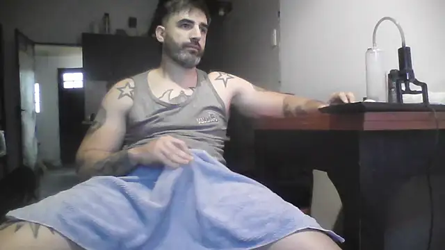 Snapshot of ozzypsico13 chatting on October 26, 6:52 pm ozzypsico13 online show from October 26, 6:52 pm