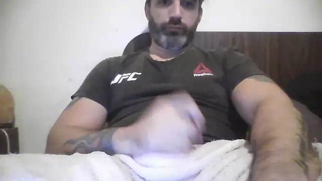 Snapshot of ozzypsico13 chatting on June 5, 1:54 am ozzypsico13 online show from June 5, 1:54 am