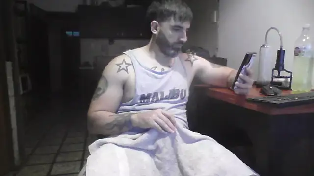 Snapshot of ozzypsico13 chatting on November 2, 2:27 am ozzypsico13 online show from November 2, 2:27 am