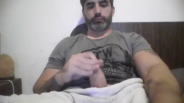 ozzypsico13 online show from April 15, 1:55 am