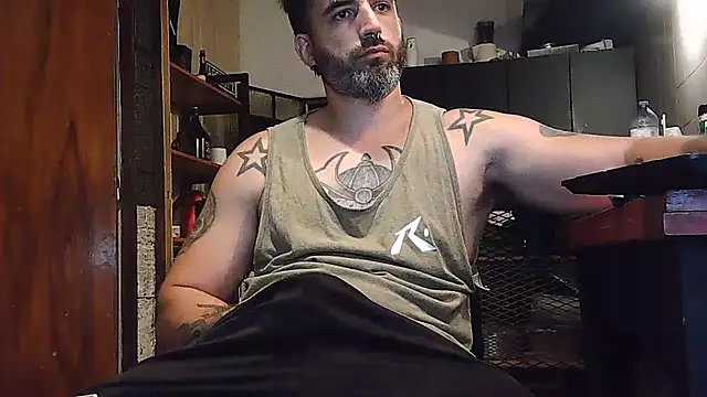 Snapshot of ozzypsico13 chatting on March 3, 2:22 am ozzypsico13 online show from March 3, 2:22 am