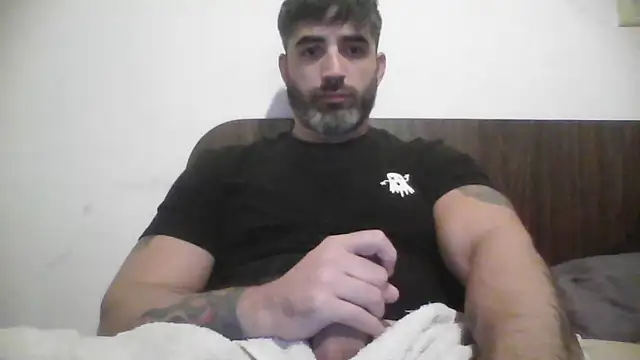 Snapshot of ozzypsico13 chatting on May 6, 1:53 am ozzypsico13 online show from May 6, 1:53 am