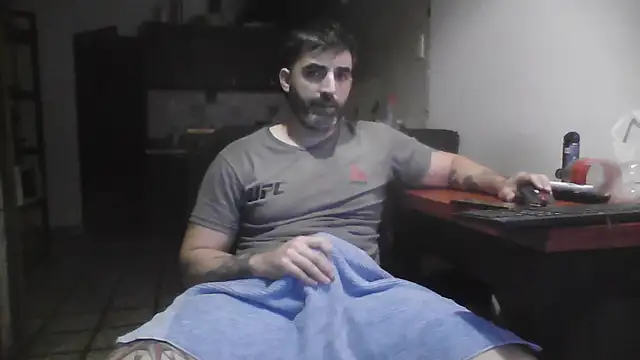 Snapshot of ozzypsico13 chatting on October 29, 2:10 am ozzypsico13 online show from October 29, 2:10 am