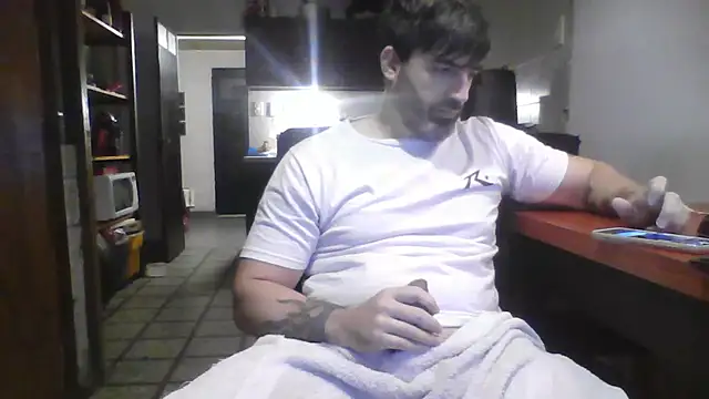 Snapshot of ozzypsico13 chatting on June 2, 11:38 pm ozzypsico13 online show from June 2, 11:38 pm