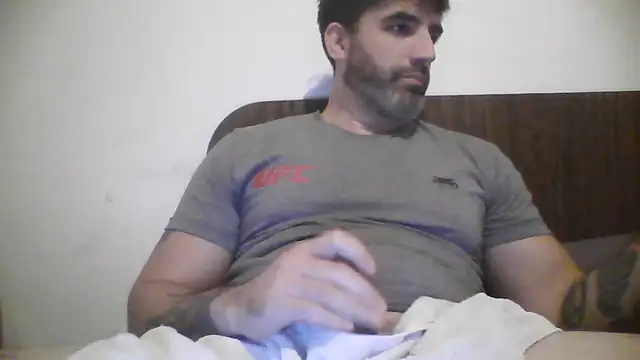 Snapshot of ozzypsico13 chatting on May 20, 3:03 am ozzypsico13 online show from May 20, 3:03 am