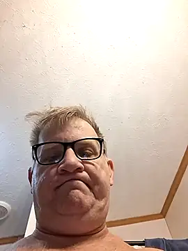 Snapshot of J83560Jason chatting on October 31, 11:51 am J83560Jason online show from October 31, 11:51 am