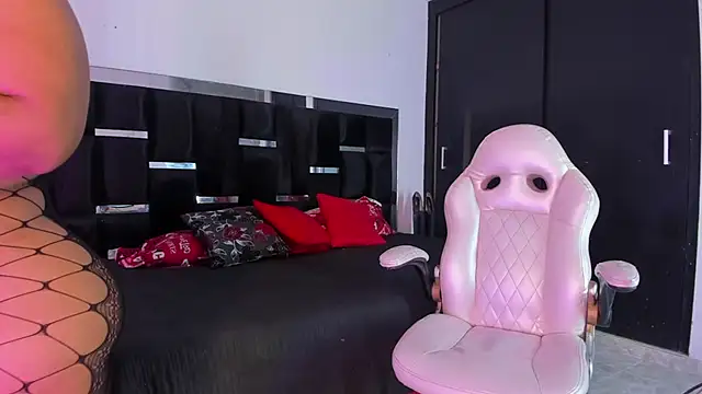 Tasha Sant online show from November 10, 8:25 pm