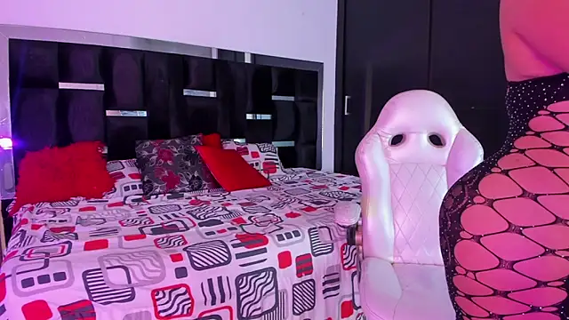 Tasha Sant online show from November 21, 8:08 pm