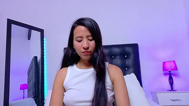 Skinny hottie18 online show from December 4, 3:55 pm