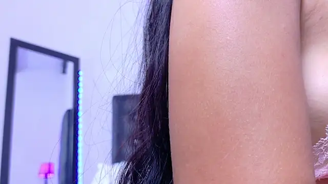 Skinny hottie18 online show from September 27, 1:28 pm