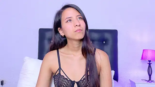 Skinny hottie18 online show from April 2, 3:51 pm