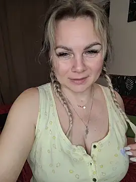 candy queeen online show from January 14, 1:04 pm