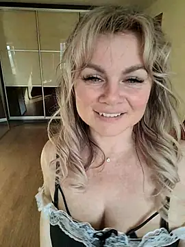 candy queeen online show from March 5, 10:56 am