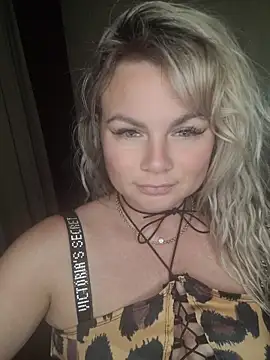 candy queeen online show from June 9, 10:11 pm