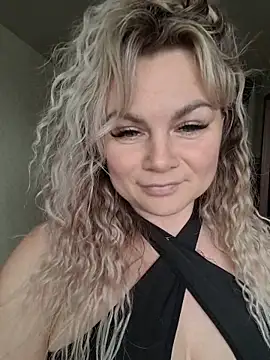 Snapshot of candy_queeen chatting on February 27, 10:04 am candy queeen online show from February 27, 10:04 am