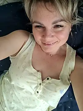 candy queeen online show from March 31, 11:01 am