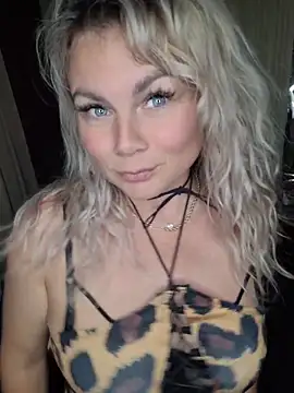 candy queeen online show from June 8, 12:27 am