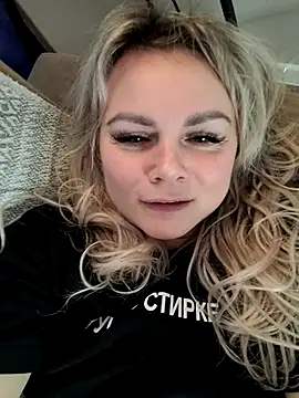 candy queeen online show from April 12, 5:05 pm