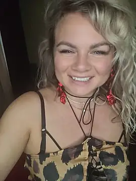 candy queeen online show from July 10, 4:23 am