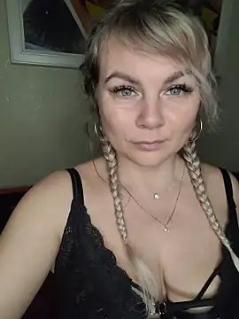 candy queeen online show from November 26, 2:55 am