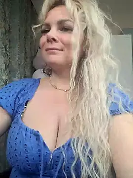 candy queeen online show from February 22, 2:50 am