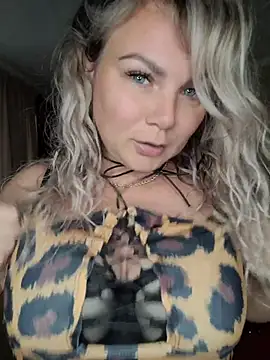 candy queeen online show from June 6, 3:56 am