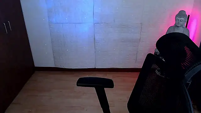 GODDESS EVANS online show from June 30, 9:59 pm
