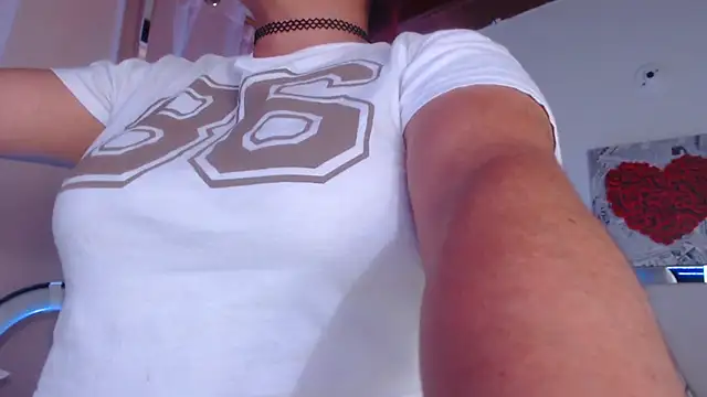 Snapshot of Amara_Red chatting on July 3, 11:28 am Amara Red online show from July 3, 11:28 am