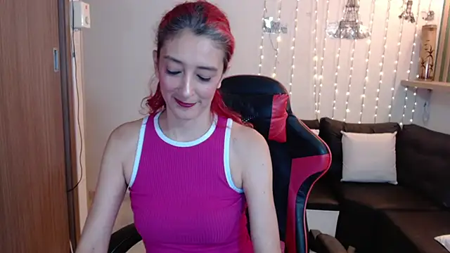 Snapshot of Ruby_Your_Milf chatting on December 15, 7:20 pm Ruby Your Milf online show from December 15, 7:20 pm