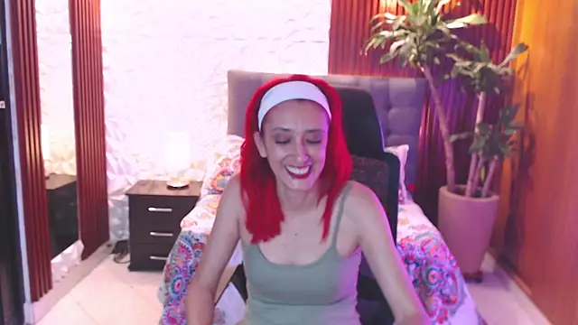 Snapshot of Ruby_Your_Milf chatting on February 15, 11:14 pm Ruby Your Milf online show from February 15, 11:14 pm