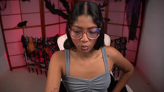 small emilie online show from October 25, 1:12 pm