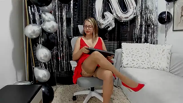 PerlaPalacioos online show from May 9, 11:24 am