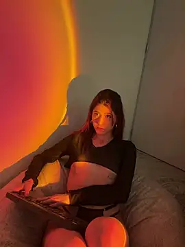 Snapshot of AnnyCherry_ chatting on February 6, 3:16 am AnnyCherry online show from February 6, 3:16 am